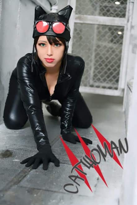 Catwoman cosplay sexy fille en combinaison cuir moulante sexy